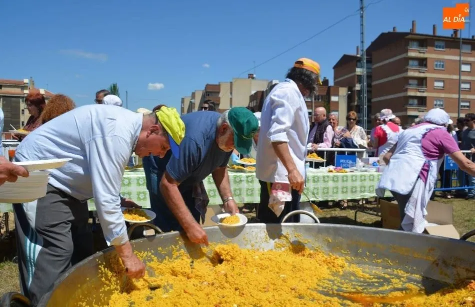 La paella popular del barrio de San José reunía a cerca de 1.000 personas