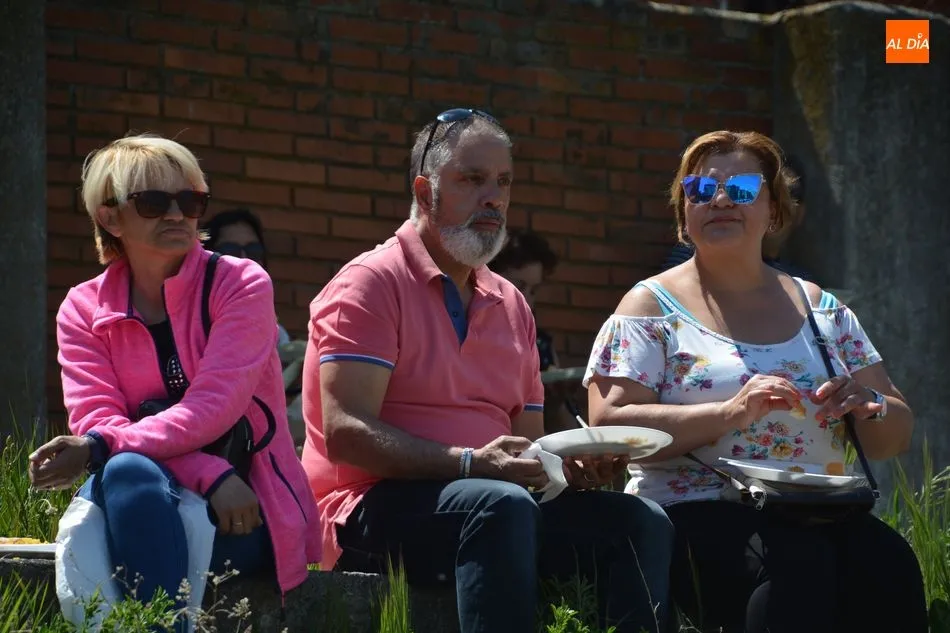 Foto 8 - Los vecinos de San Jos&eacute; culminan sus celebraciones con una paellada popular