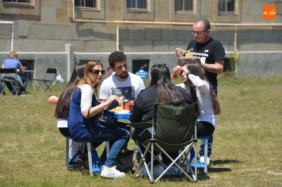 Foto 5 - Los vecinos de San Jos&eacute; culminan sus celebraciones con una paellada popular