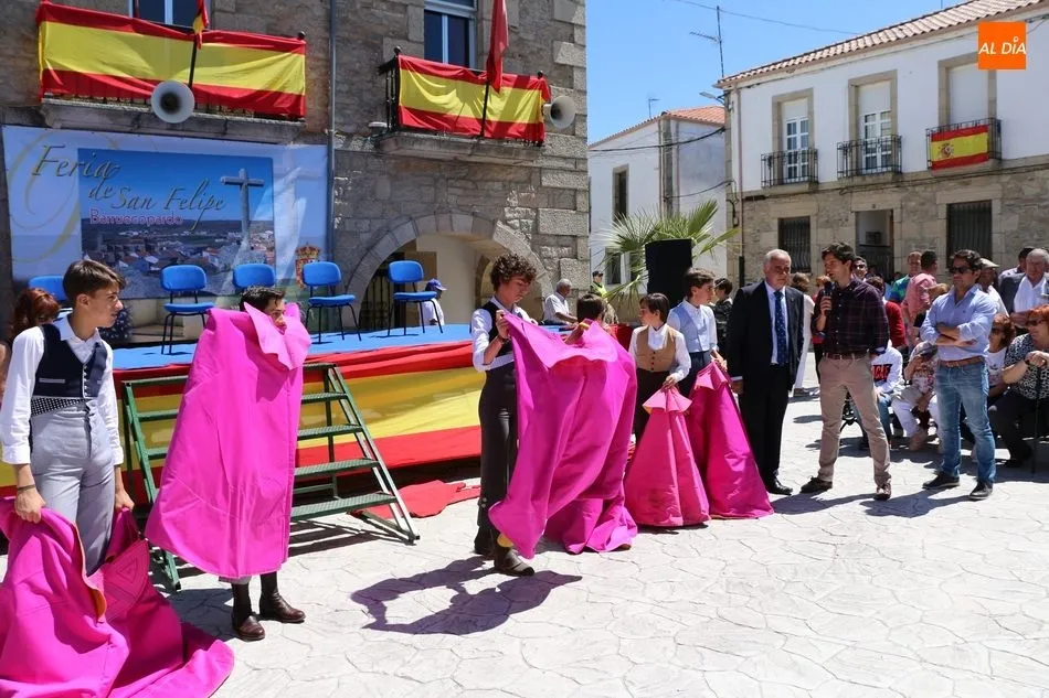 Barruecopardo distingue a José del Brío, Luis Casero e Ignacio Hernández en una concurrida Feria ...