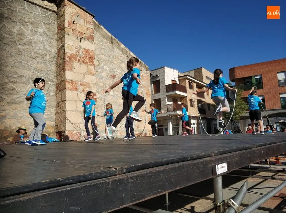 Foto 10 - El D&iacute;a de la Educaci&oacute;n F&iacute;sica en la Calle moviliza a m&aacute;s de 1.500 ni&ntilde;os y j&oacute;venes en Carbajosa