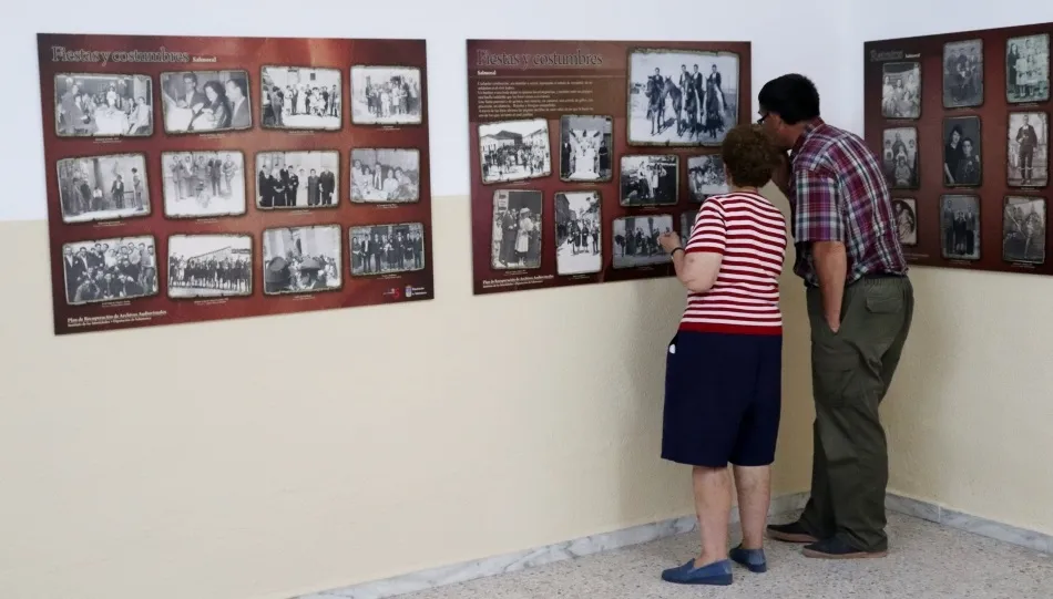 Paneles de una de las exposiciones de esta Memoria Gráfica