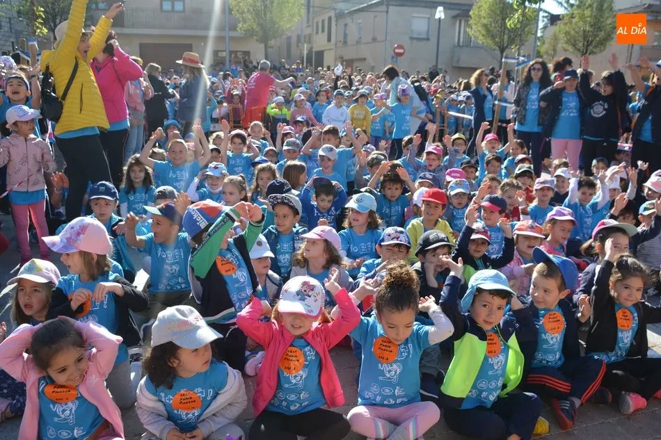 Foto 7 - El D&iacute;a de la Educaci&oacute;n F&iacute;sica en la Calle moviliza a m&aacute;s de 1.500 ni&ntilde;os y j&oacute;venes en Carbajosa