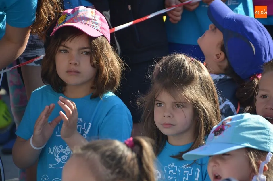 Foto 2 - El D&iacute;a de la Educaci&oacute;n F&iacute;sica en la Calle moviliza a m&aacute;s de 1.500 ni&ntilde;os y j&oacute;venes en Carbajosa