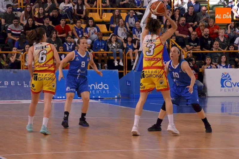 Asurmendi presiona a Palau / Lydia González