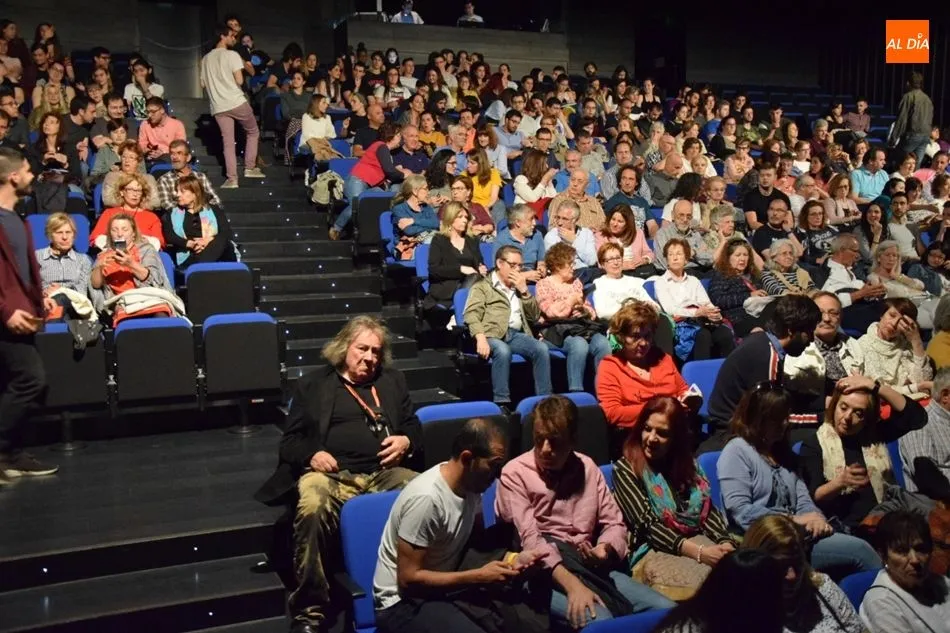 Foto 7 - Tr&eacute;bolateatro pone en escena &lsquo;Animales nocturnos&rsquo;