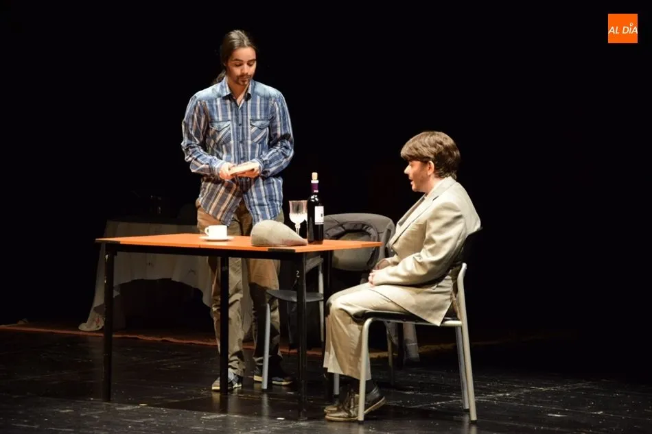 Foto 3 - Tr&eacute;bolateatro pone en escena &lsquo;Animales nocturnos&rsquo;
