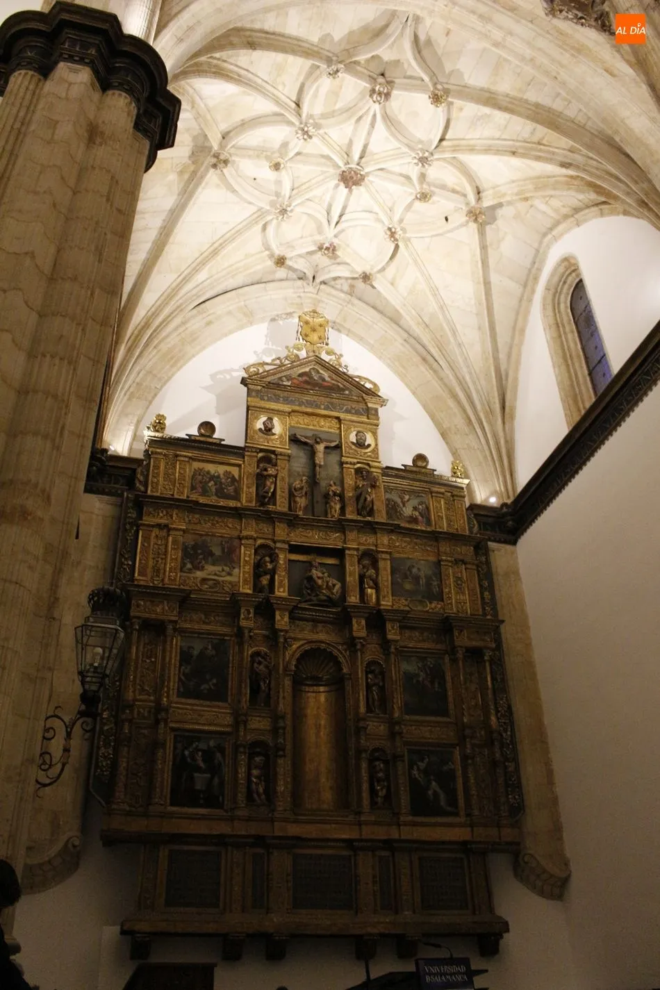 Foto 5 - La iluminaci&oacute;n ornamental realza la capilla del Colegio Fonseca