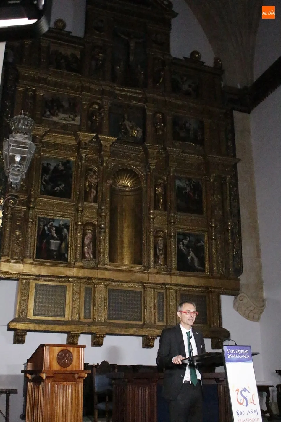 Foto 3 - La iluminaci&oacute;n ornamental realza la capilla del Colegio Fonseca