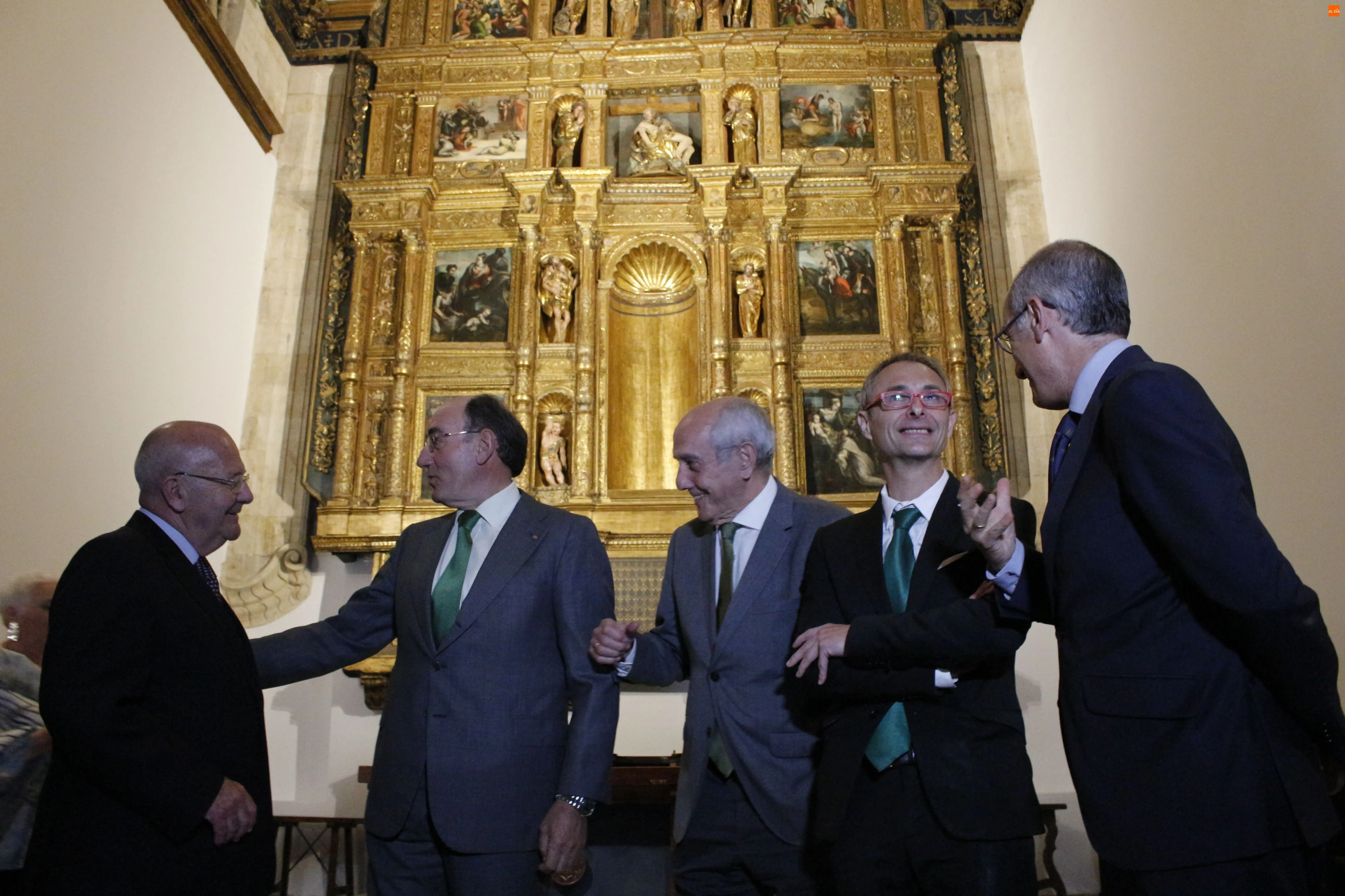 Foto 2 - La iluminaci&oacute;n ornamental realza la capilla del Colegio Fonseca