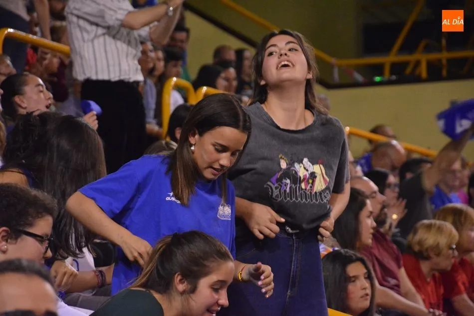 Foto 8 - Una afici&oacute;n de diez: la marea azul anim&oacute; hasta el final