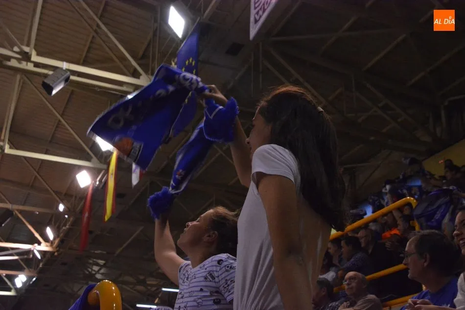 Foto 5 - Una afici&oacute;n de diez: la marea azul anim&oacute; hasta el final