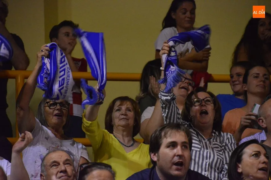 Foto 4 - Una afici&oacute;n de diez: la marea azul anim&oacute; hasta el final