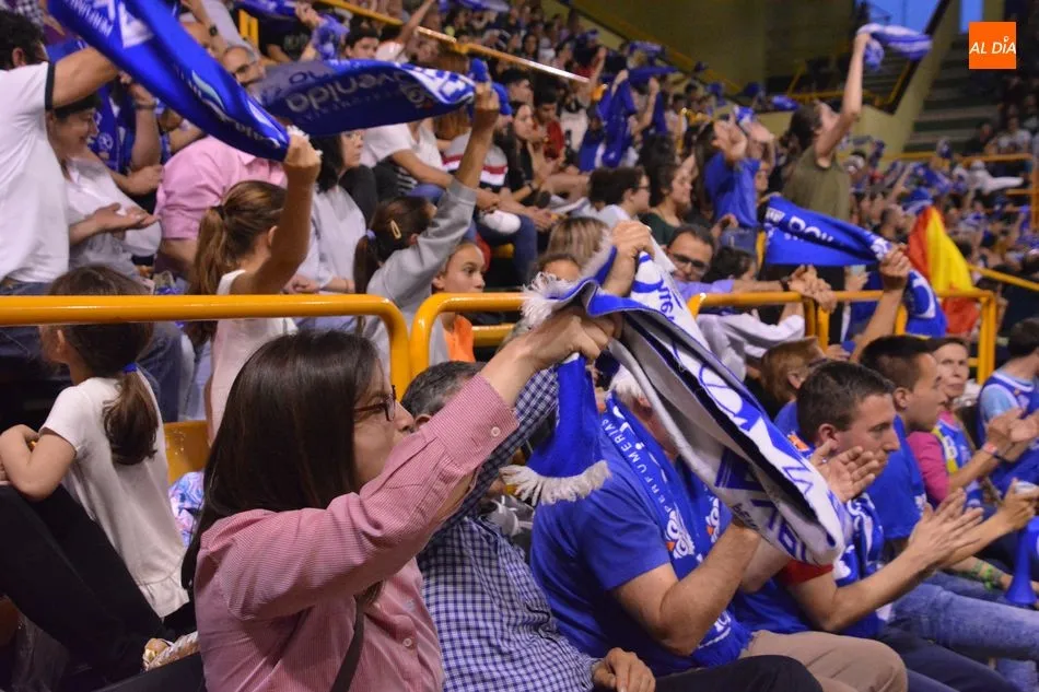 Foto 3 - Una afici&oacute;n de diez: la marea azul anim&oacute; hasta el final