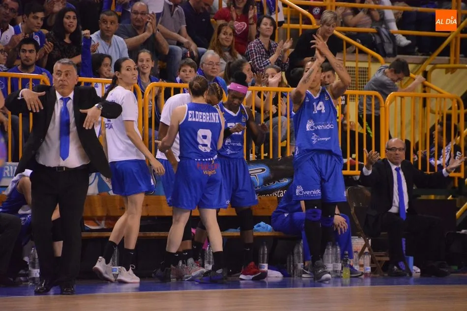 Foto 8 - Uni Girona golpea a Perfumer&iacute;as Avenida y se lleva el primer punto de la eliminatoria (64-70)