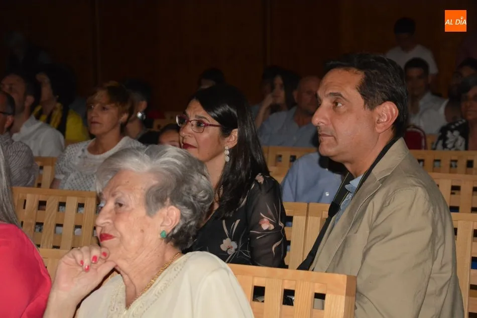 Foto 10 - Los alumnos del Colegio Antonio Machado celebran su graduaci&oacute;n