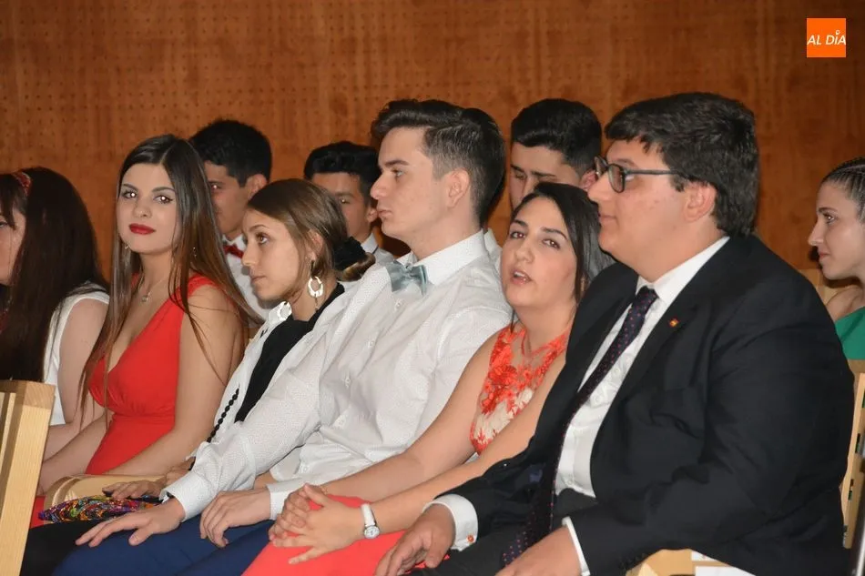 Foto 6 - Los alumnos del Colegio Antonio Machado celebran su graduaci&oacute;n