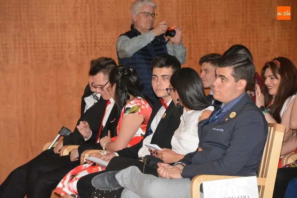Foto 3 - Los alumnos del Colegio Antonio Machado celebran su graduaci&oacute;n