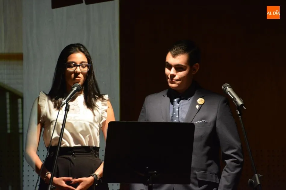 Foto 2 - Los alumnos del Colegio Antonio Machado celebran su graduaci&oacute;n