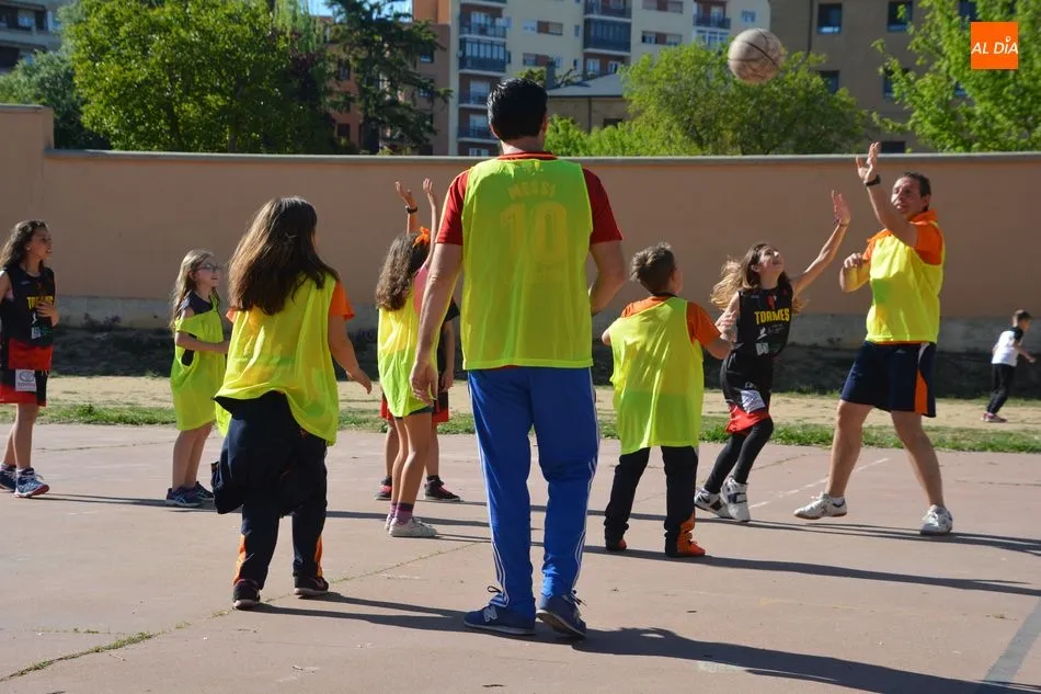 Foto 2 - Intensa jornada festiva en el Colegio Antonio Machado