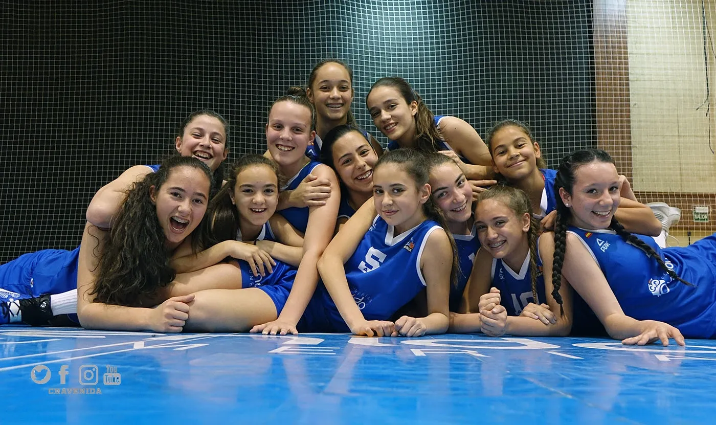 Foto 2 - Comienza la Final Four con la ilusi&oacute;n por bandera para el infantil de Perfumer&iacute;as Avenida