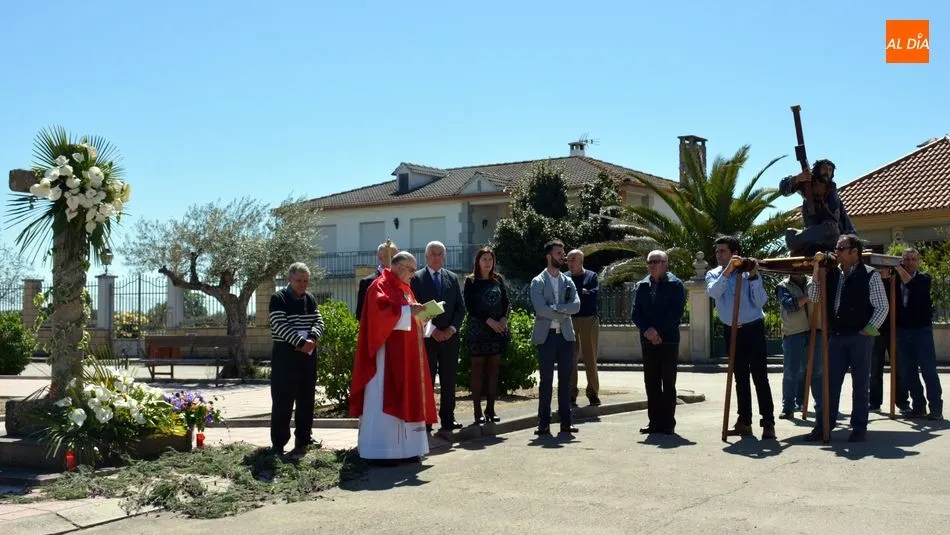 Foto 10 - La imagen del Manso Cordero preside la Bendici&oacute;n de campos en la Santa Cruz de Lumbrales