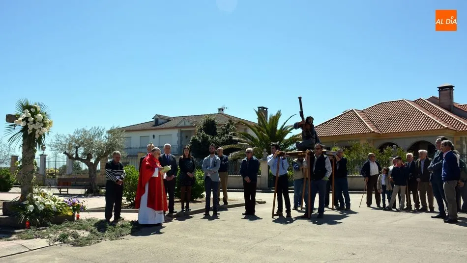 Foto 8 - La imagen del Manso Cordero preside la Bendici&oacute;n de campos en la Santa Cruz de Lumbrales
