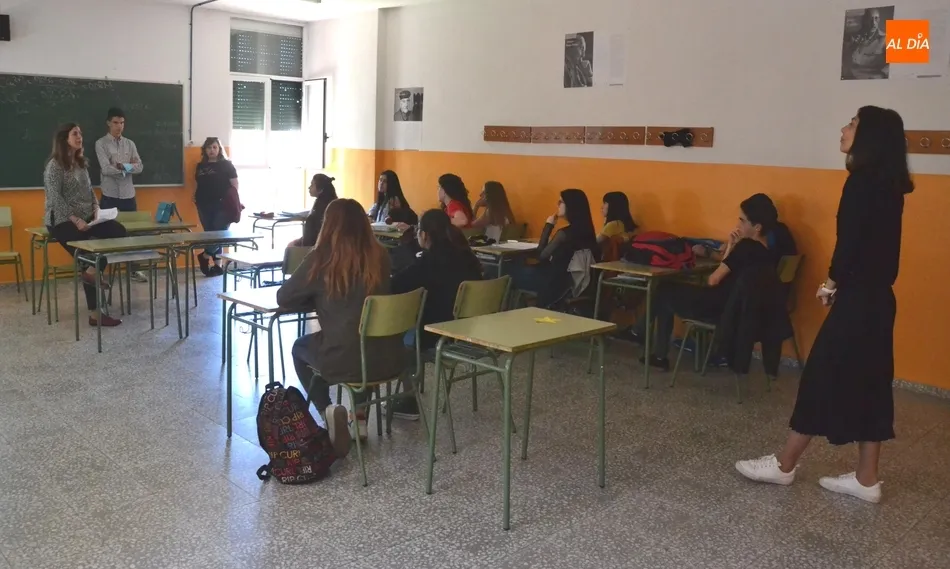 Foto 5 - Antiguos alumnos del Fray regresan al centro para relatar su experiencia fuera del mismo  
