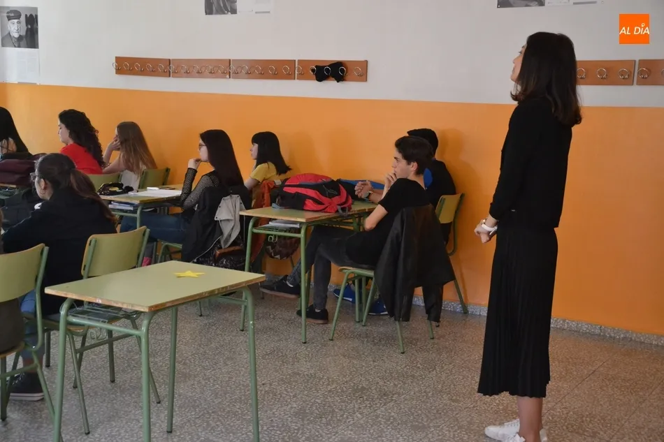 Foto 4 - Antiguos alumnos del Fray regresan al centro para relatar su experiencia fuera del mismo  