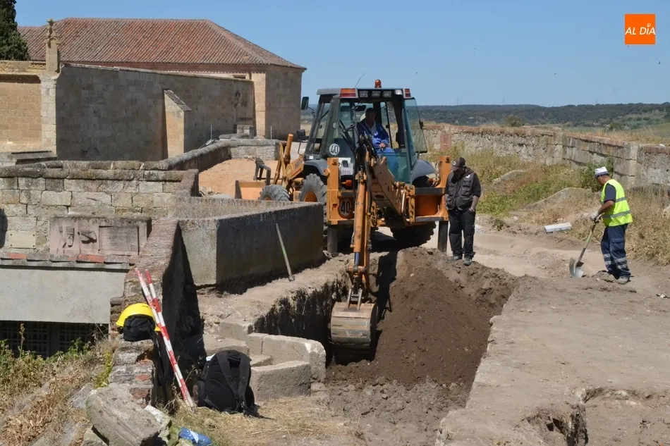 Foto 6 - La excavaci&oacute;n en el adarve desvela que la escalera de caracol encontrada est&aacute; &iacute;ntegra  