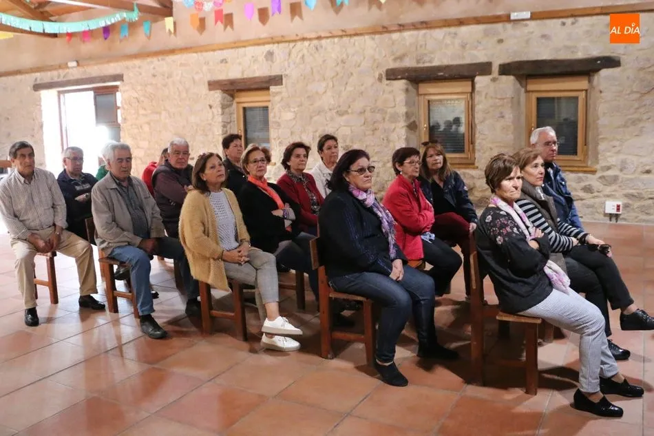 Foto 2 - Villar de Peralonso y Cip&eacute;rez profundizan en la historia de la Raya medieval con la historiadora...