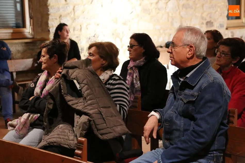 Foto 4 - Villar de Peralonso y Cip&eacute;rez profundizan en la historia de la Raya medieval con la historiadora...