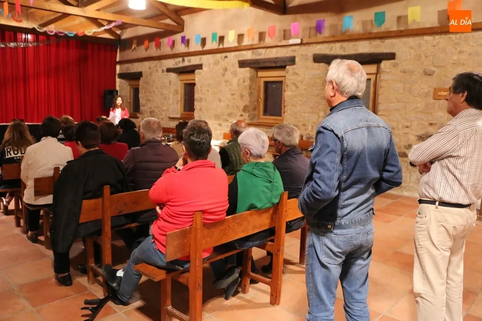 Foto 3 - Villar de Peralonso y Cip&eacute;rez profundizan en la historia de la Raya medieval con la historiadora...