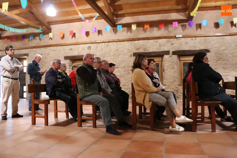 Foto 6 - Villar de Peralonso y Cip&eacute;rez profundizan en la historia de la Raya medieval con la historiadora...