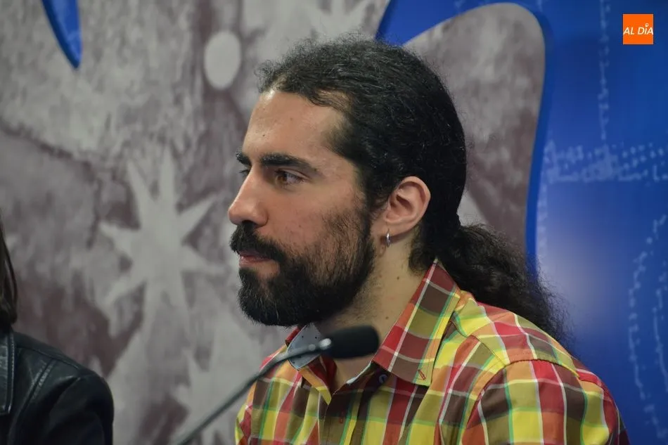 Foto 4 - El escritor salmantino H&eacute;ctor Puertas presenta su libro &lsquo;Porque soy humano&rsquo; en el Teatro Liceo ...