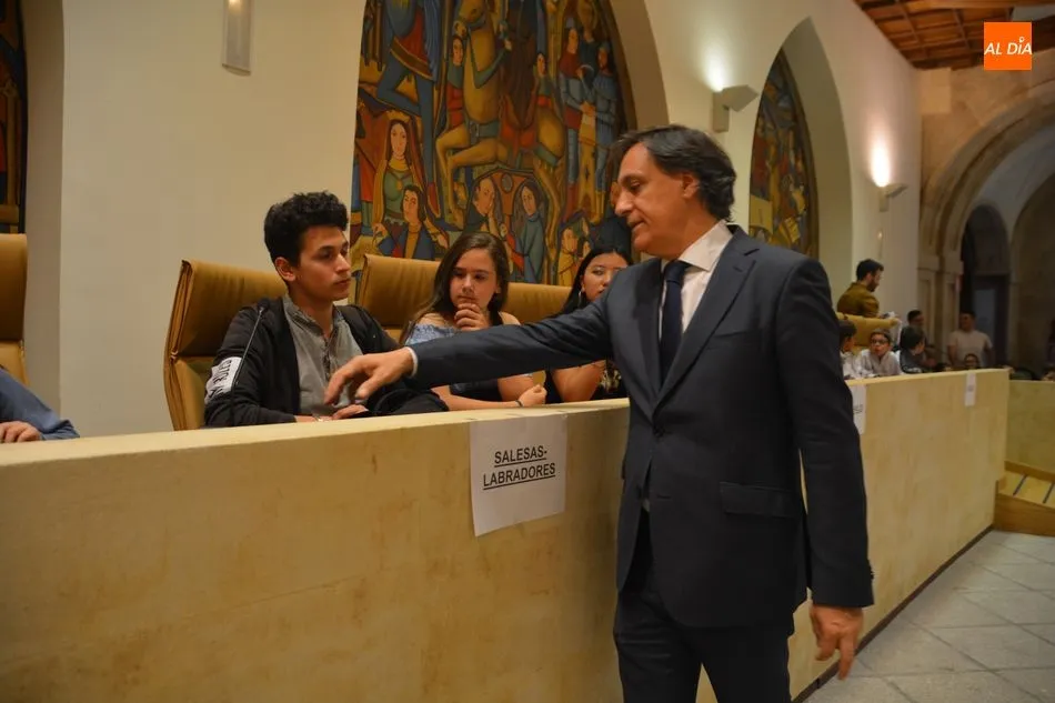 Foto 9 - Una treintena de menores traslada sus propuestas al alcalde para seguir mejorando la ciudad  