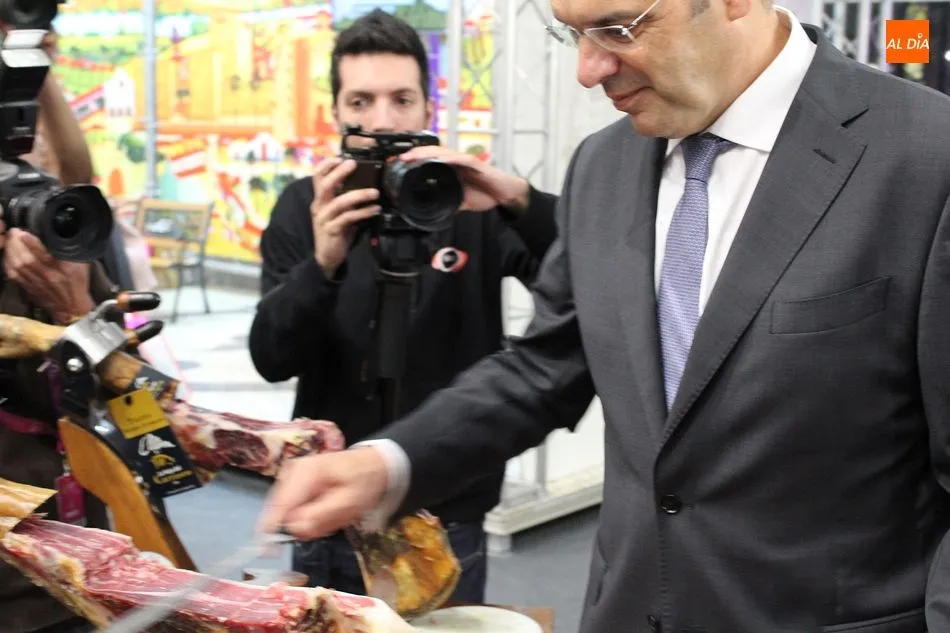 Foto 10 - Guijuelo promociona sus productos en la Feria Ib&eacute;rica de Turismo de Guarda  
