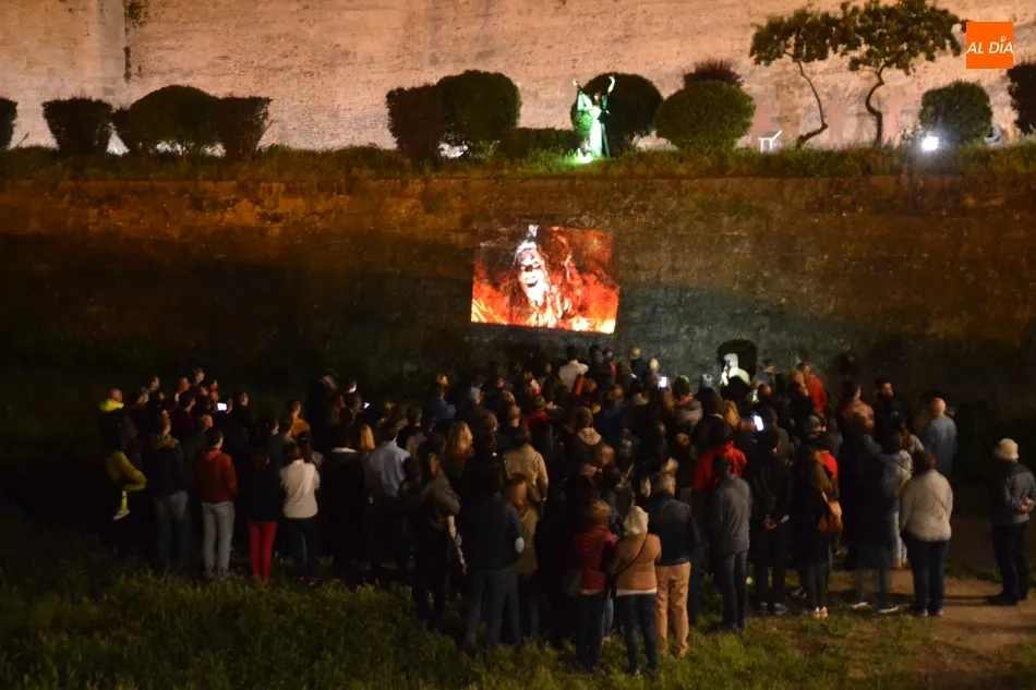 Foto 3 - Unas 200 personas asisten a la primera &lsquo;Ruta de los Malditos 75&rsquo; abierta al p&uacute;blico  