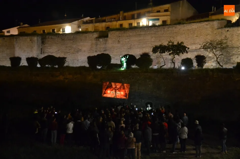 Foto 2 - Unas 200 personas asisten a la primera &lsquo;Ruta de los Malditos 75&rsquo; abierta al p&uacute;blico  