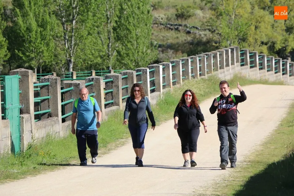 Foto 5 - Las Arribes muestran todo su encanto en la Marcha de Senderismo de Aldead&aacute;vila  