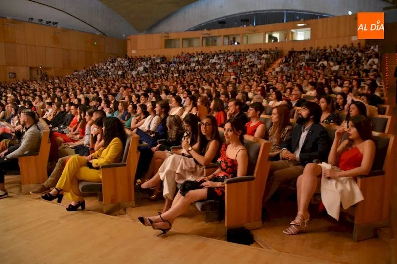 Acto de graduación de los alumnos de psicología / Lydia González
