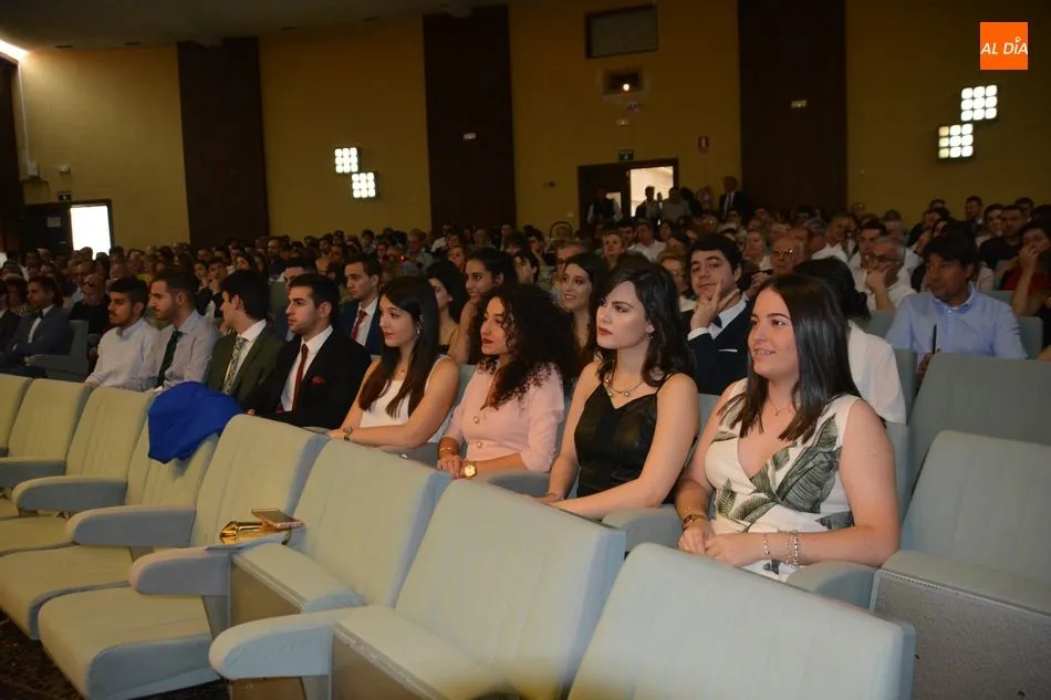 Foto 2 - La Facultad de Ciencias Qu&iacute;micas despide a una nueva promoci&oacute;n de ingienieros qu&iacute;micos