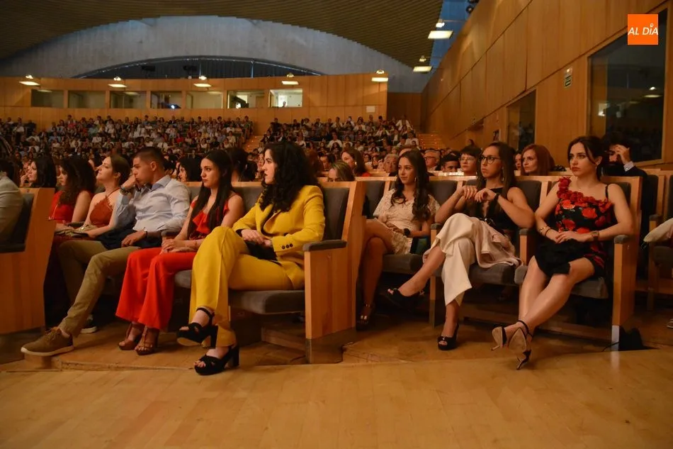 Foto 5 - Una nueva promoci&oacute;n de psic&oacute;logos de la Universidad de Salamanca celebra su acto de graduaci&oacute;n