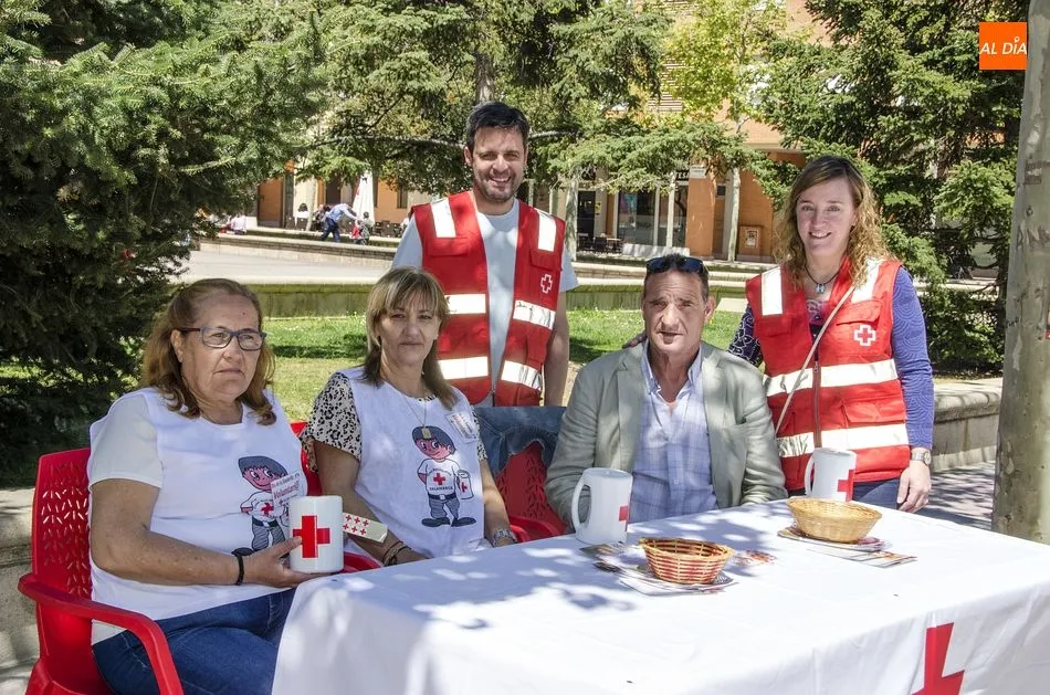Foto 5 - La solidaridad de los salmantinos sale a relucir con motivo de la Fiesta de la Banderita de Cruz...