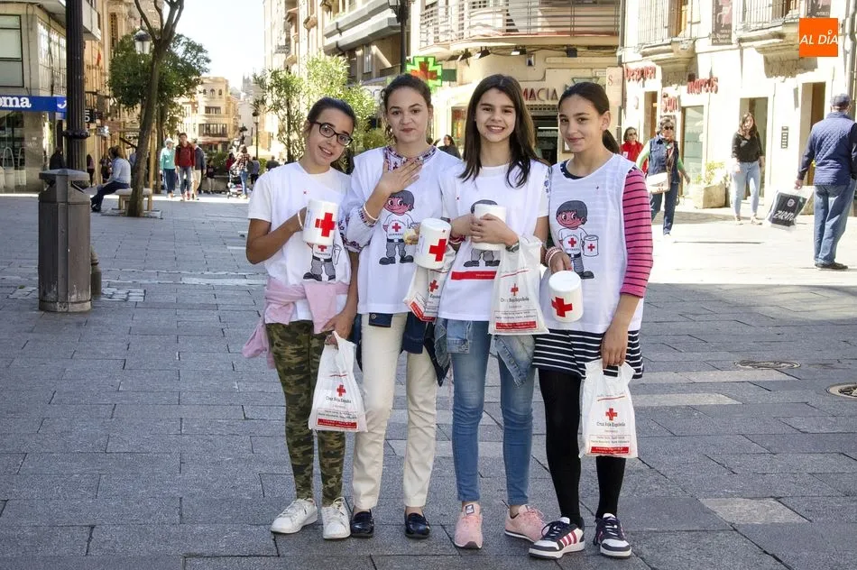 Foto 2 - La solidaridad de los salmantinos sale a relucir con motivo de la Fiesta de la Banderita de Cruz...