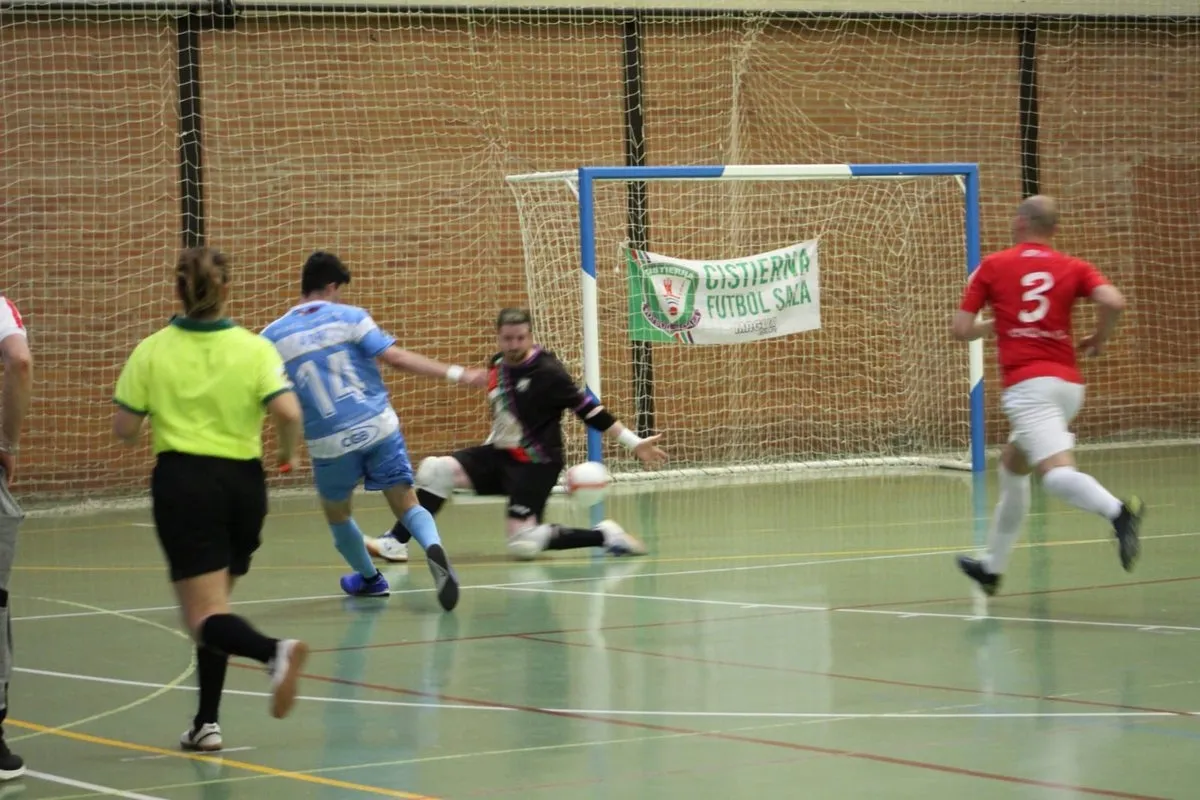 Foto 2 - El Salamanca FS empata en Cistierna y mantiene la cuarta plaza como objetivo (4-4)