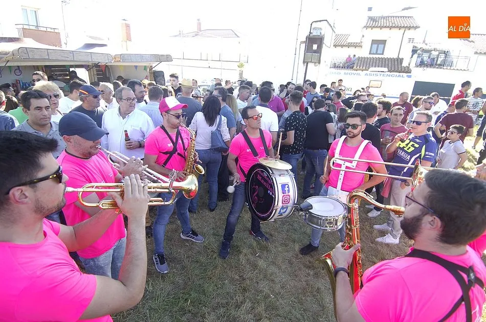 Foto 8 - Hist&oacute;rica tarde en Ivanrey con la suelta de vaquillas promovida por los mayordomos de las fiestas  