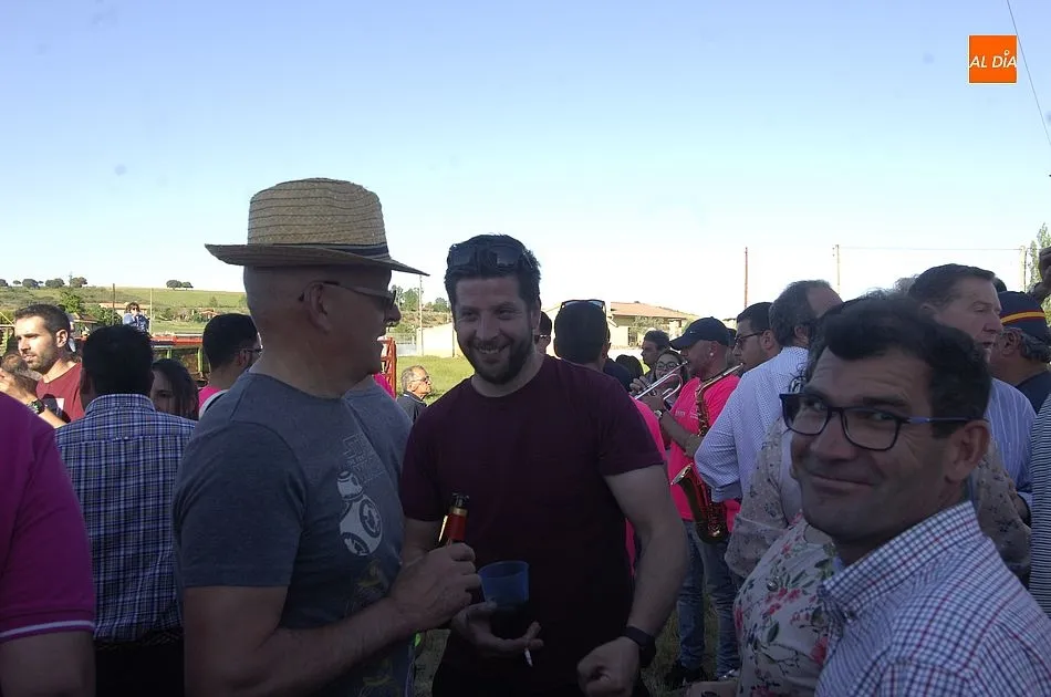 Foto 5 - Hist&oacute;rica tarde en Ivanrey con la suelta de vaquillas promovida por los mayordomos de las fiestas  
