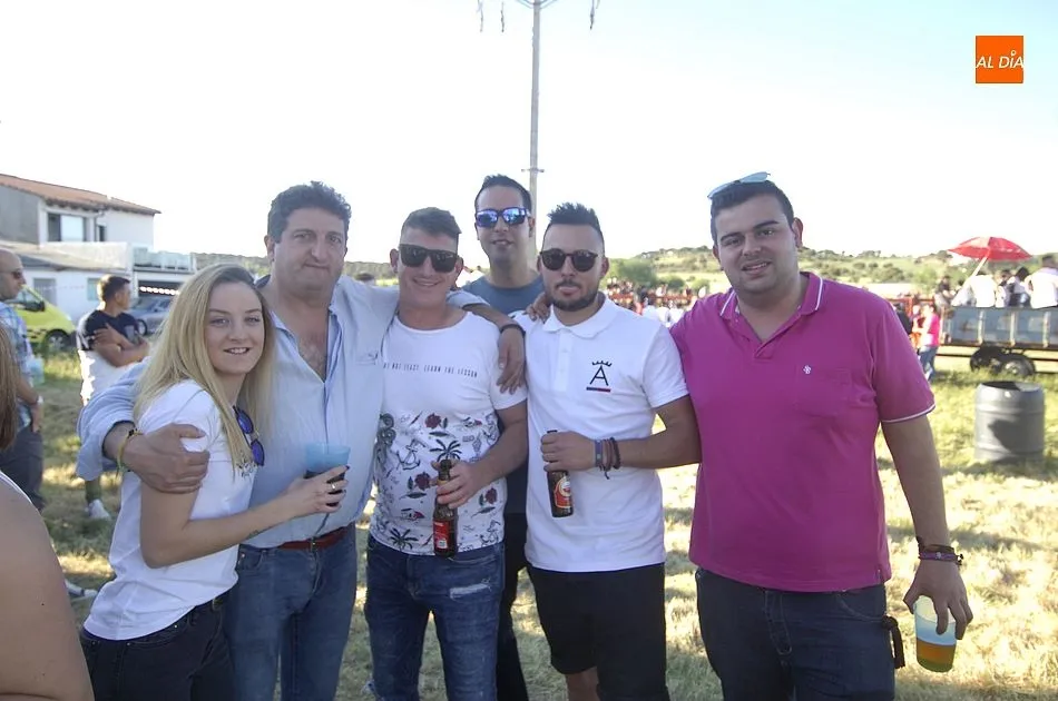 Foto 2 - Hist&oacute;rica tarde en Ivanrey con la suelta de vaquillas promovida por los mayordomos de las fiestas  