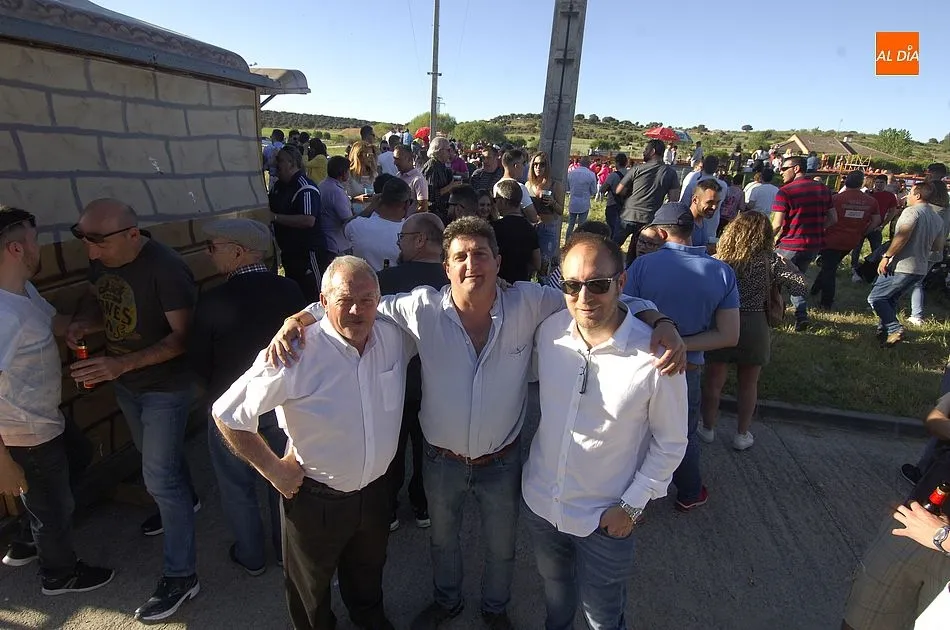 Foto 3 - Hist&oacute;rica tarde en Ivanrey con la suelta de vaquillas promovida por los mayordomos de las fiestas  